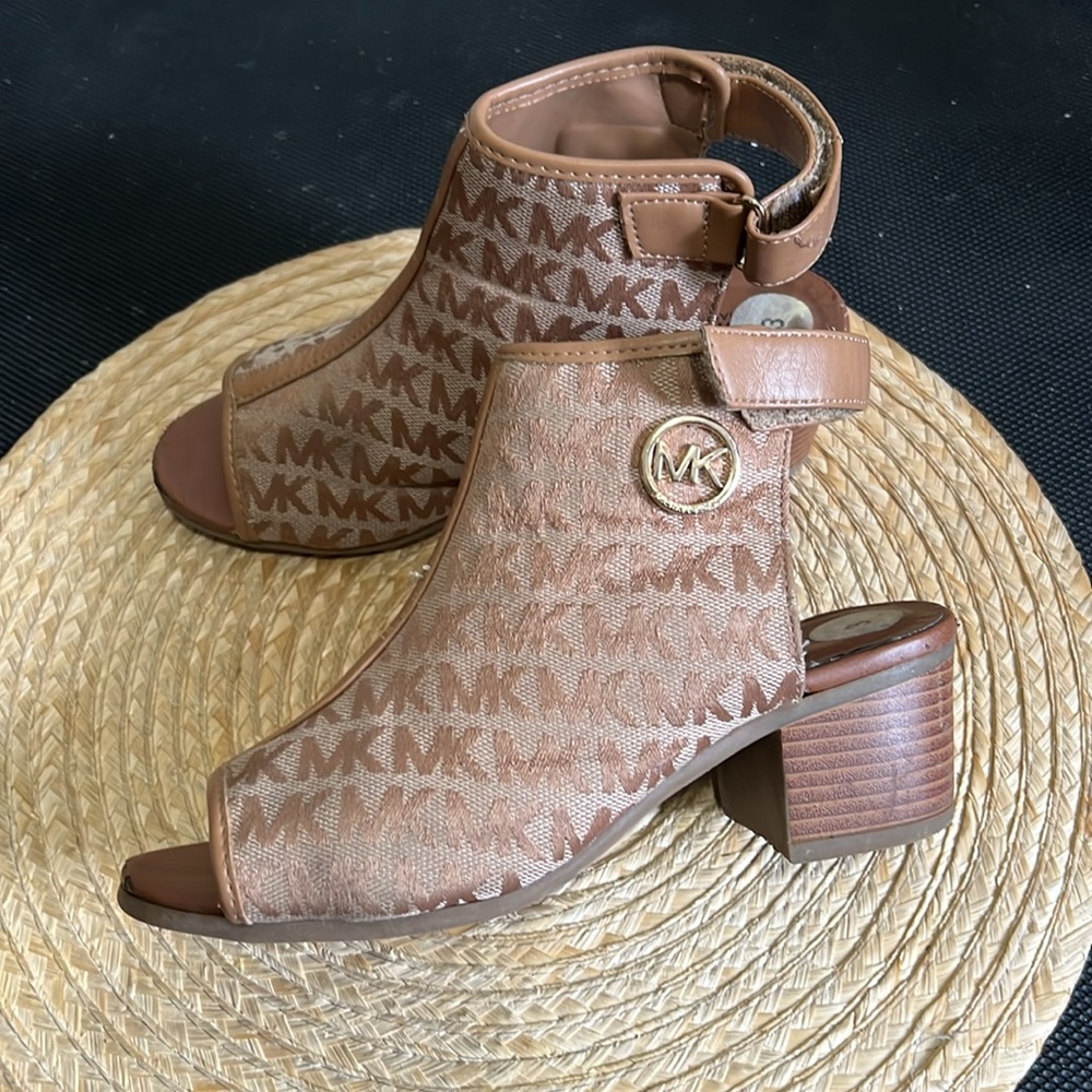 Michael Kors Kids Youth Canvas Monogram Peep Toe Sandals Heel Size 3